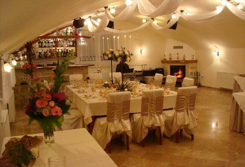 هتل Penzión Zlatý Jeleň