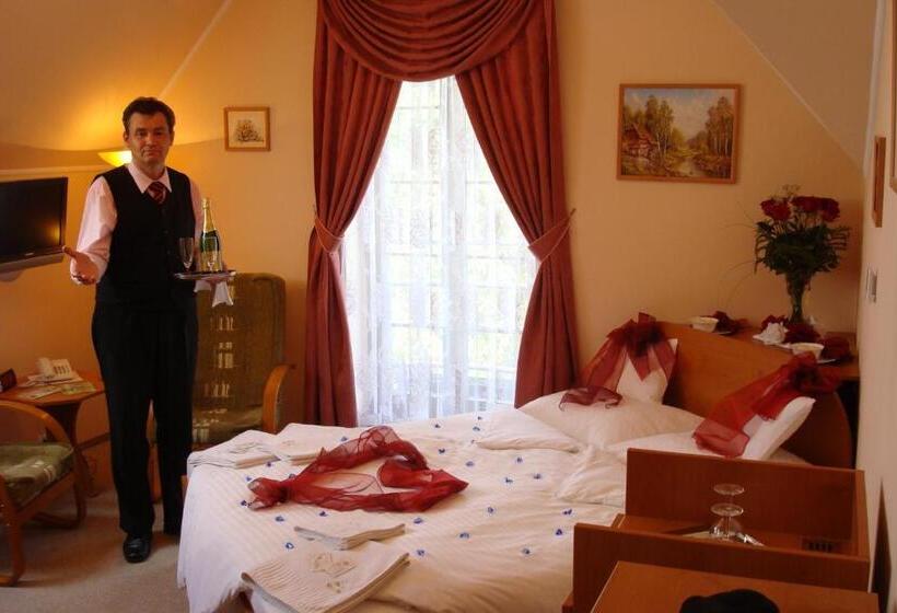 هتل Penzión Zlatý Jeleň