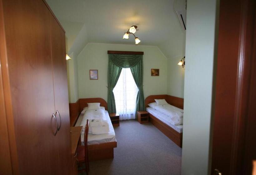 هتل Penzión Zlatý Jeleň