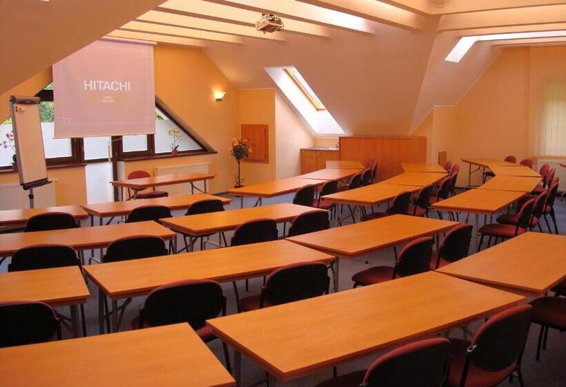 هتل Penzión Zlatý Jeleň