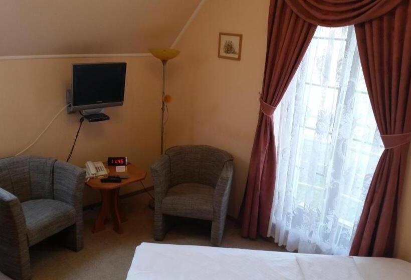 هتل Penzión Zlatý Jeleň