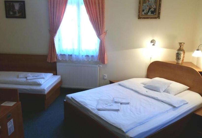 هتل Penzión Zlatý Jeleň