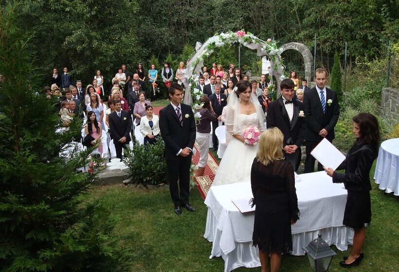 هتل Penzión Zlatý Jeleň