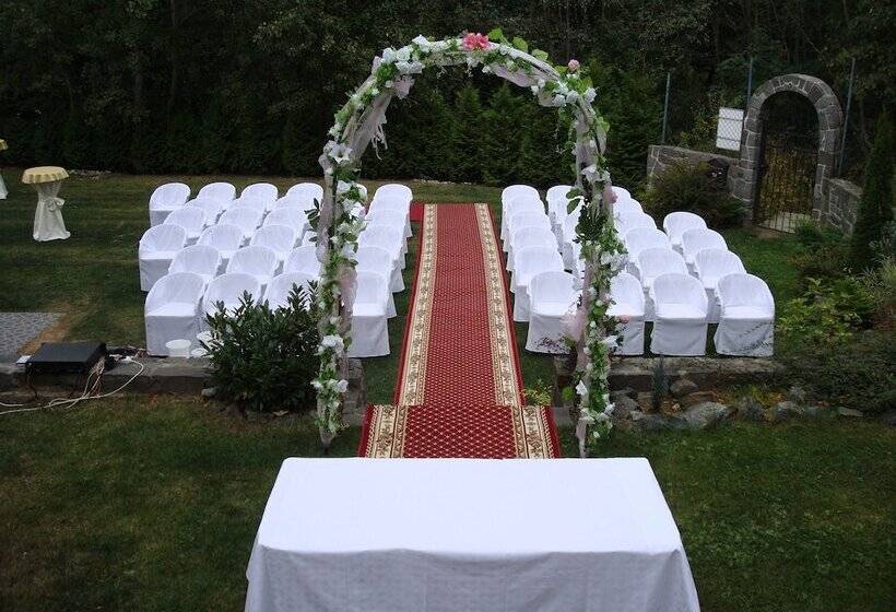 هتل Penzión Zlatý Jeleň