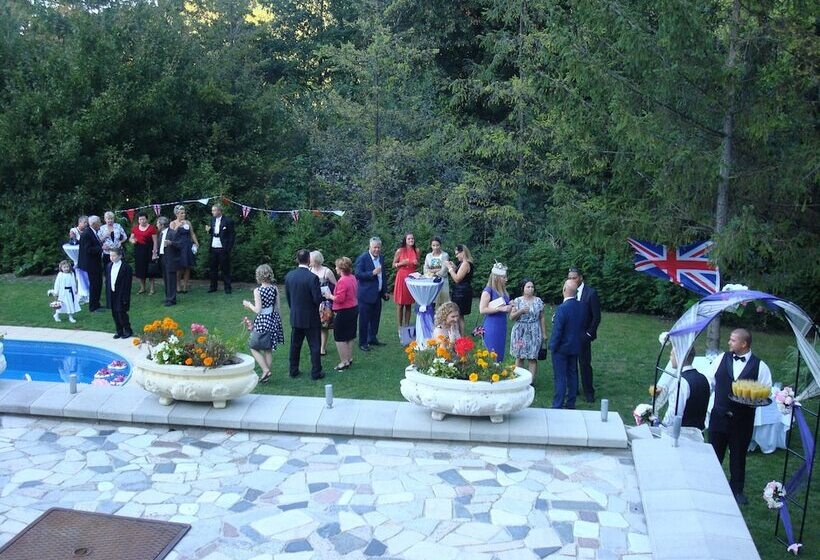 هتل Penzión Zlatý Jeleň