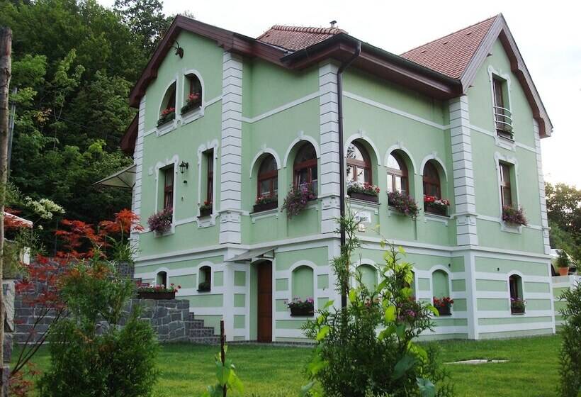 هتل Penzión Zlatý Jeleň