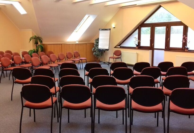 هتل Penzión Zlatý Jeleň