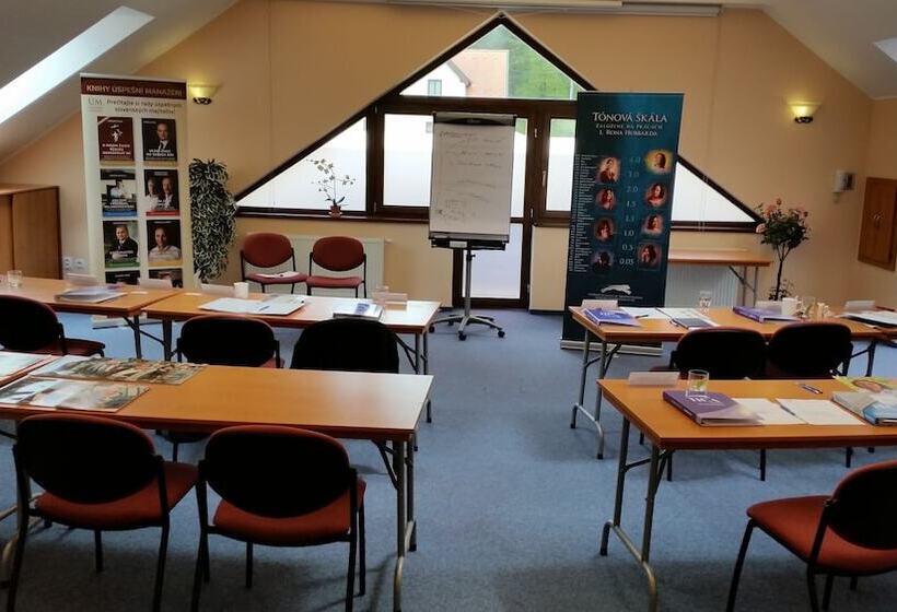 هتل Penzión Zlatý Jeleň