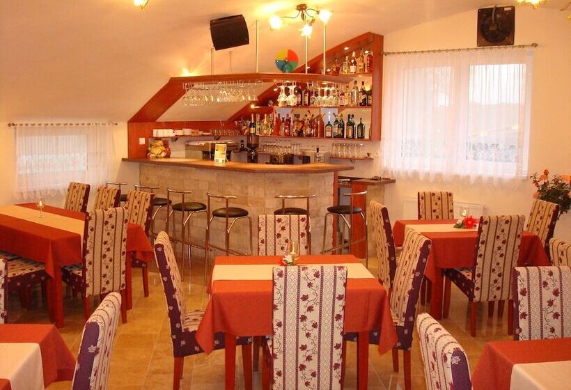 هتل Penzión Zlatý Jeleň