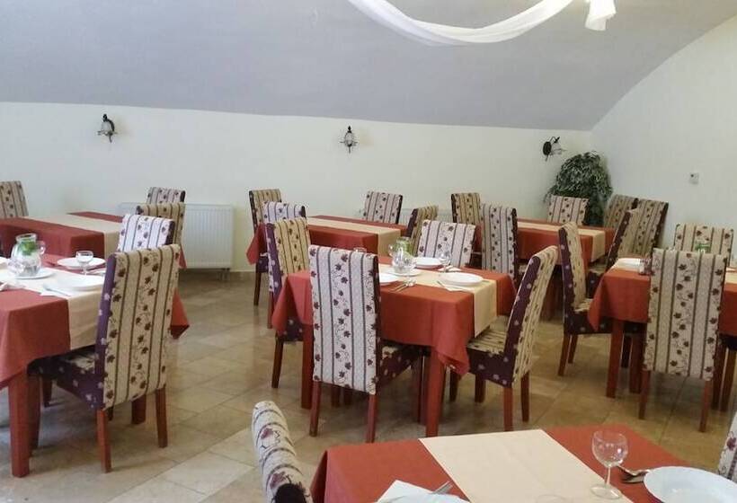 هتل Penzión Zlatý Jeleň