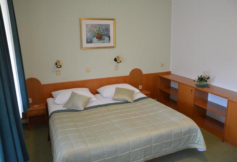 هتل Penzion Livada