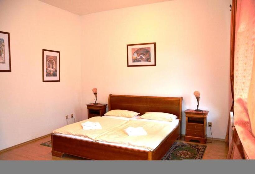 فندق Penzion Scarlet