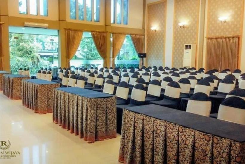 Raden Wijaya Hotel & Convention