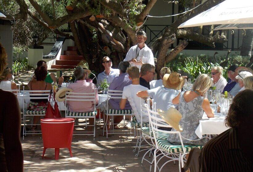 فندق The Red Tin Roof