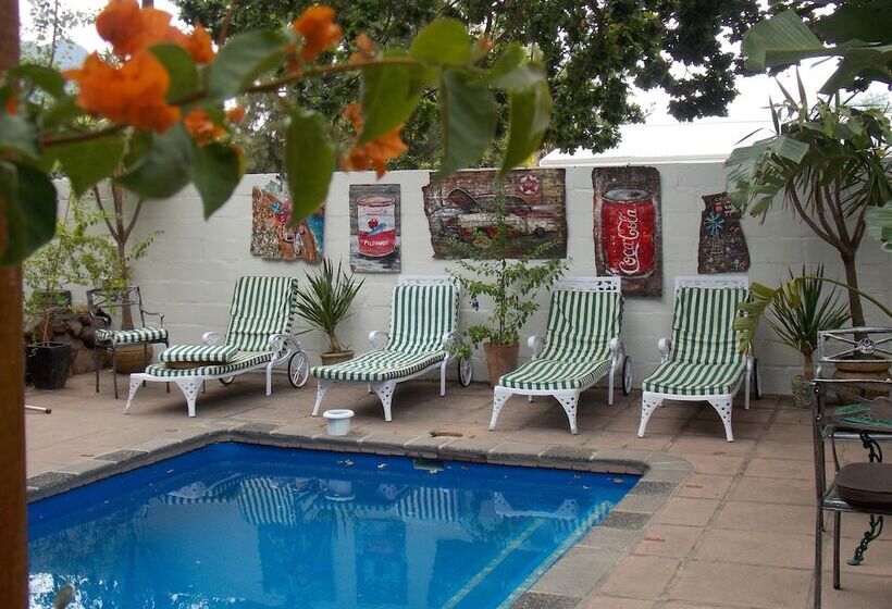 فندق The Red Tin Roof