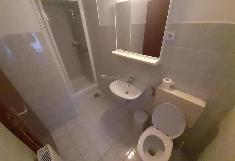 هتل Rooms Barovc By The Lake Jasna