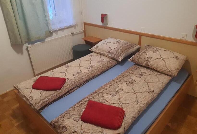 هتل Rooms Barovc By The Lake Jasna