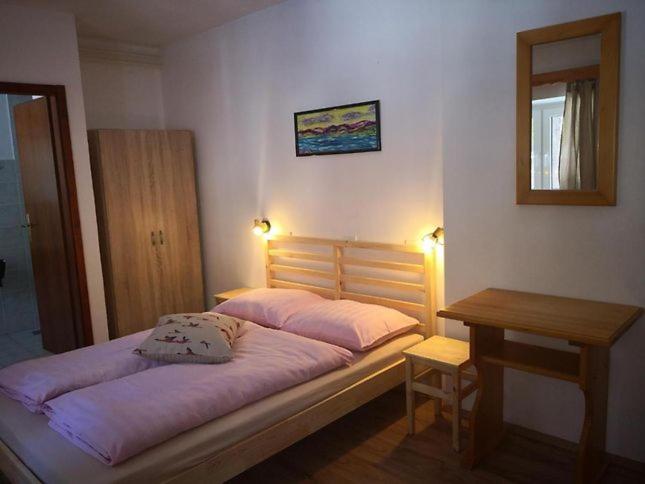 هتل Rooms Barovc By The Lake Jasna