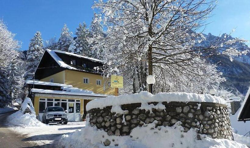 هتل Rooms Barovc By The Lake Jasna