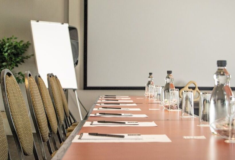 Ruslamere Hotel And Conference Centre