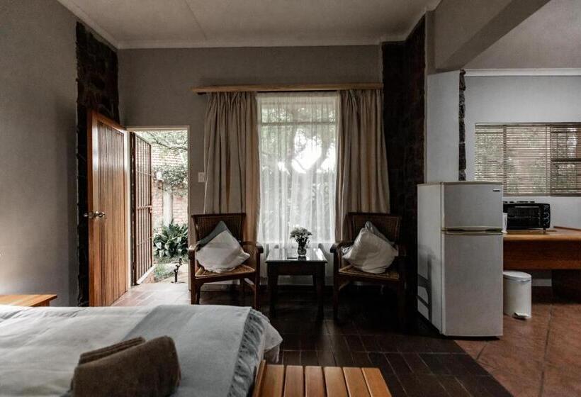 Отель Selati 103 Guest Cottages