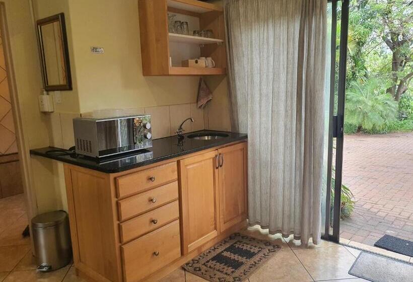 Отель Selati 103 Guest Cottages