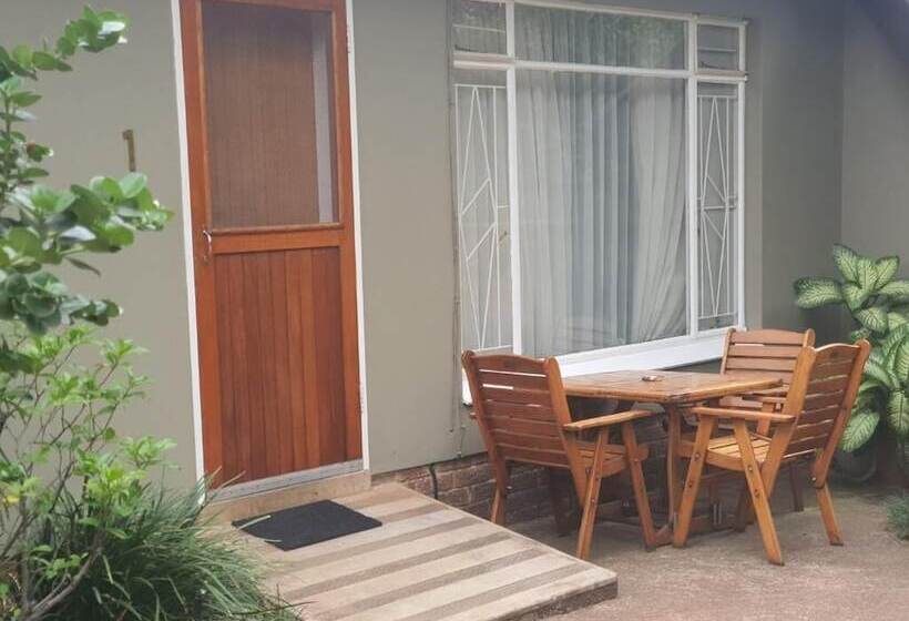 Отель Selati 103 Guest Cottages