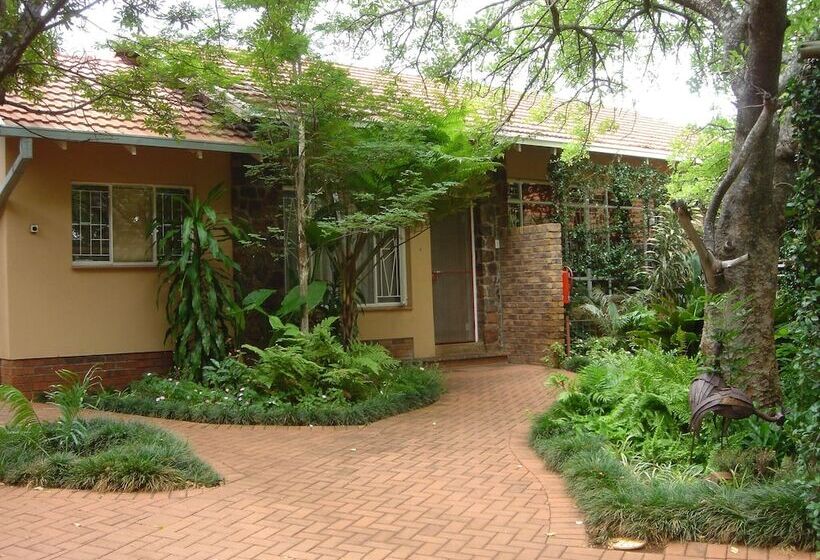 Отель Selati 103 Guest Cottages