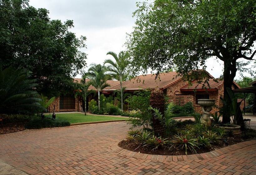 Отель Selati 103 Guest Cottages