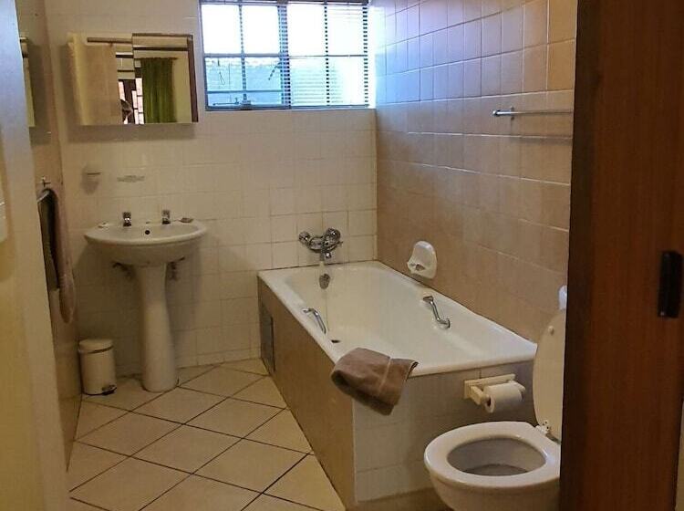 Отель Selati 103 Guest Cottages