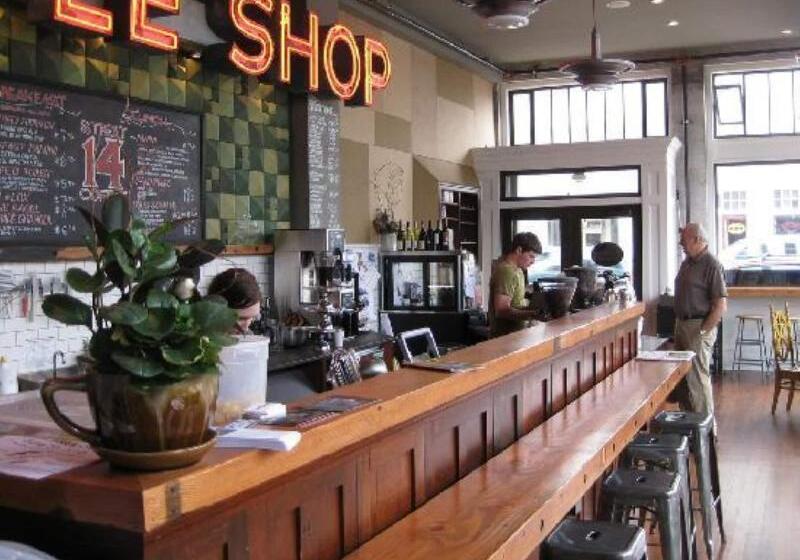 Отель Commodore