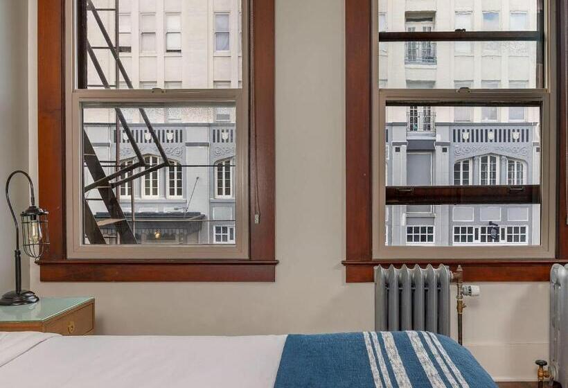 Отель Commodore