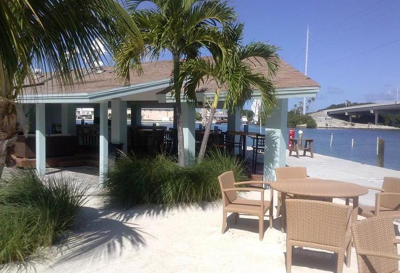 فندق Smuggler's Cove Resort And Marina