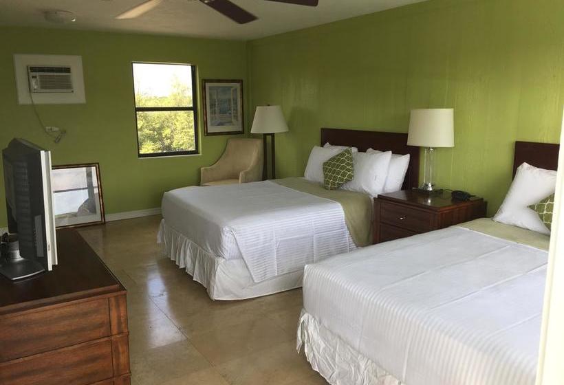 فندق Smuggler's Cove Resort And Marina