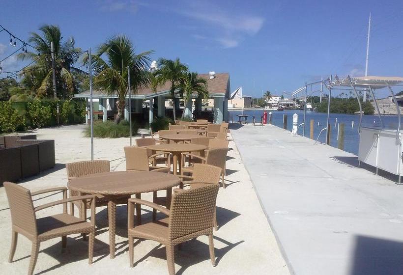 فندق Smuggler's Cove Resort And Marina