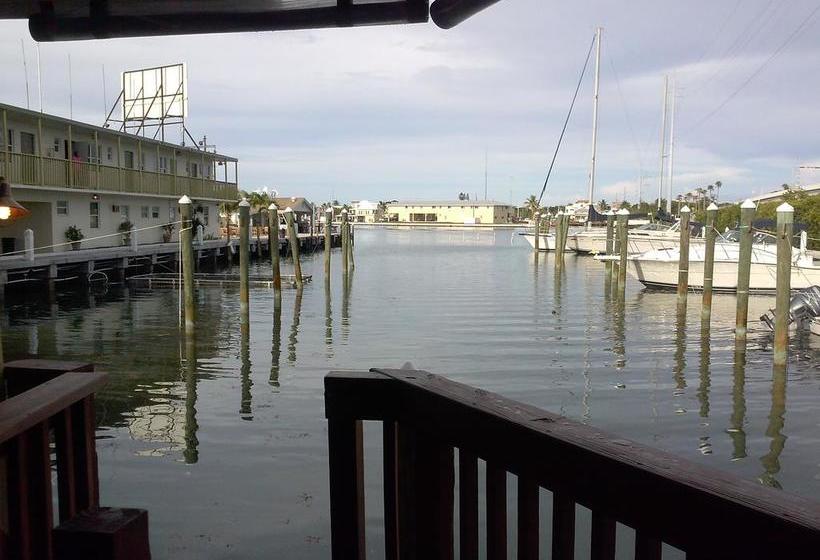 فندق Smuggler's Cove Resort And Marina