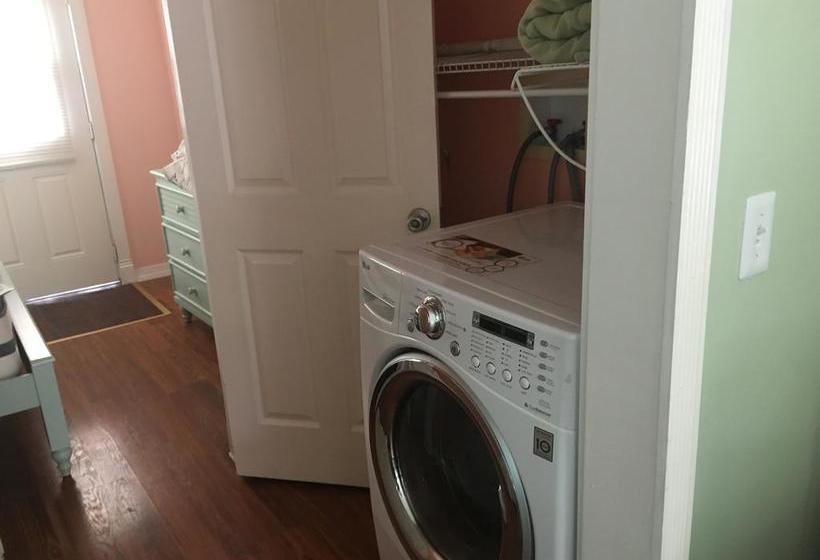 فندق Smuggler's Cove Resort And Marina