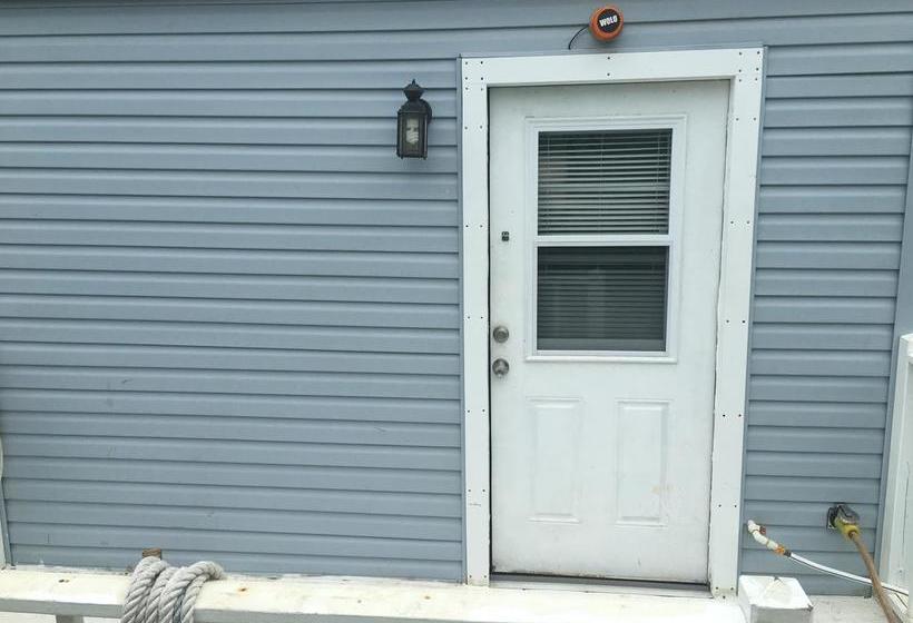 فندق Smuggler's Cove Resort And Marina