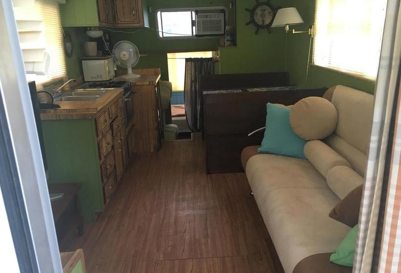 فندق Smuggler's Cove Resort And Marina