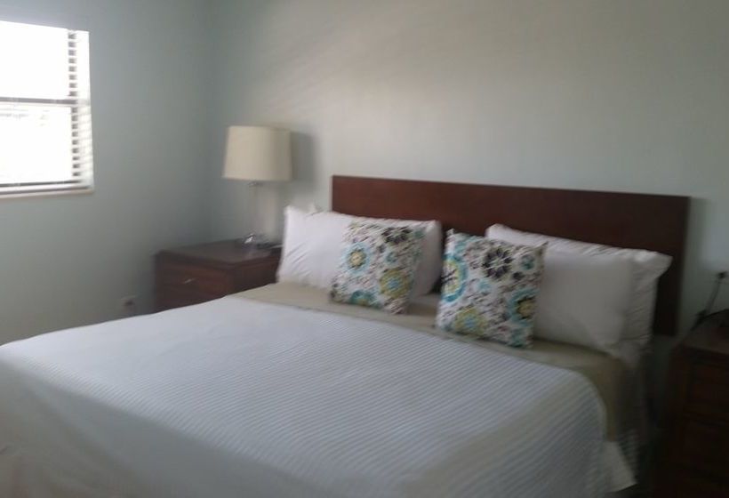 فندق Smuggler's Cove Resort And Marina