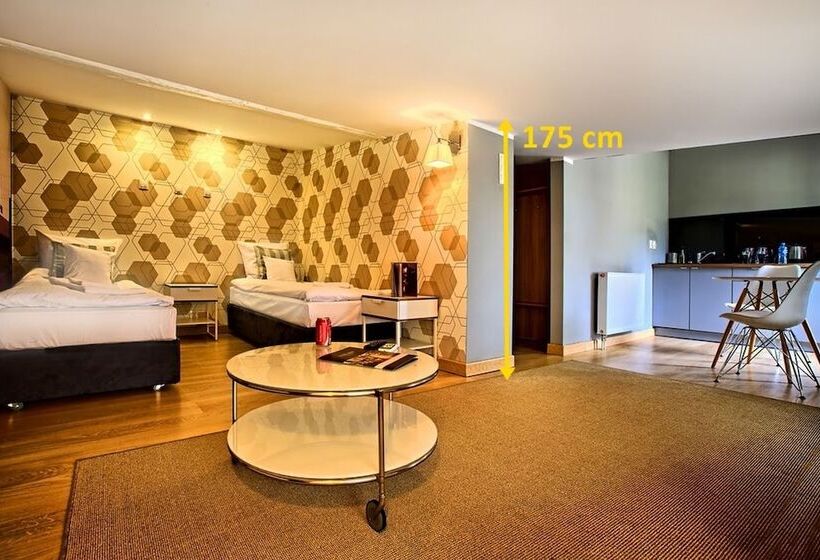 هتل Stare Kino Cinema Residence