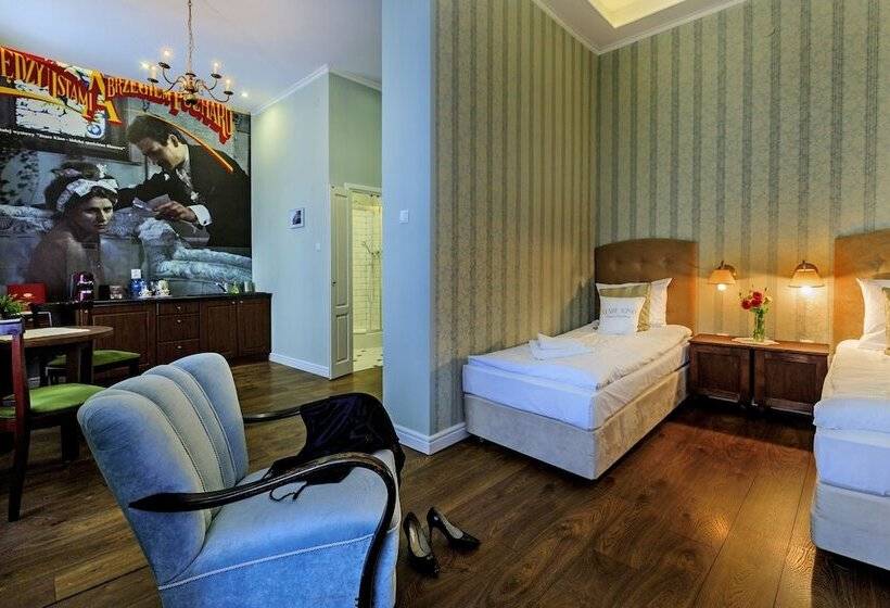 هتل Stare Kino Cinema Residence