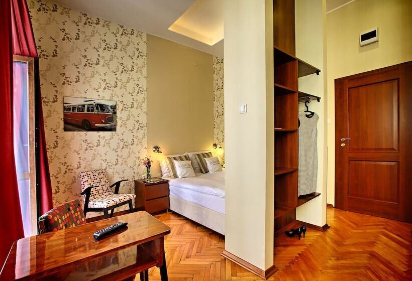 هتل Stare Kino Cinema Residence