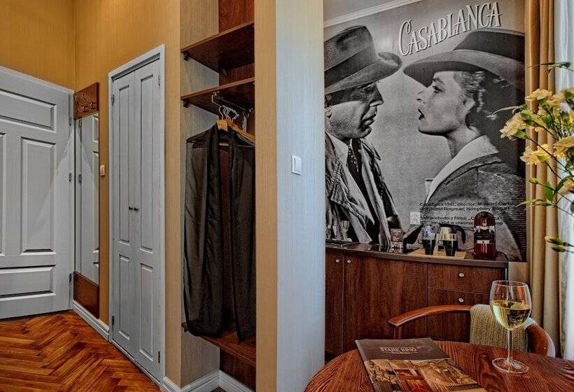 هتل Stare Kino Cinema Residence