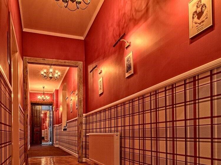 هتل Stare Kino Cinema Residence