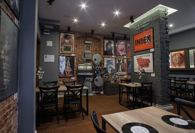 هتل Stare Kino Cinema Residence