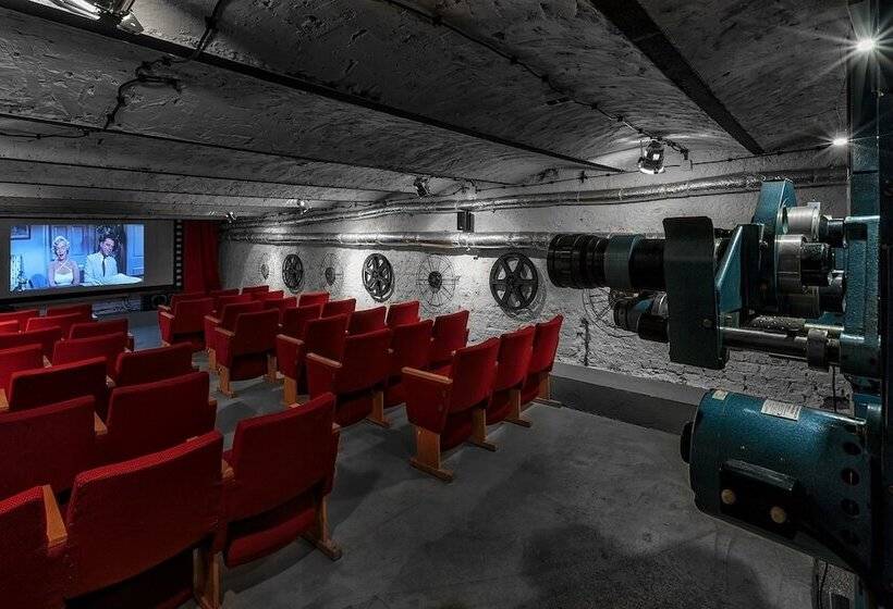 هتل Stare Kino Cinema Residence