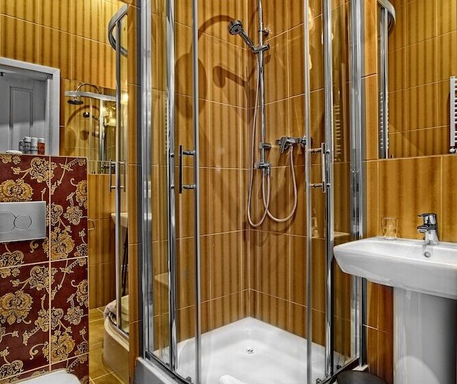 هتل Stare Kino Cinema Residence