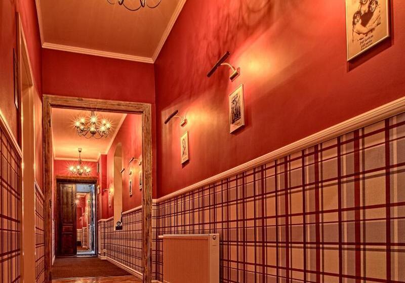 هتل Stare Kino Cinema Residence