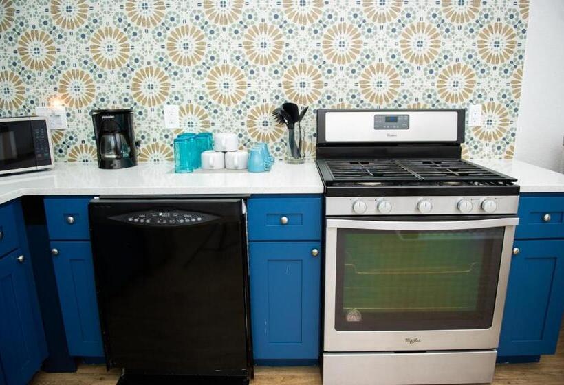 فندق Sunburst Inn